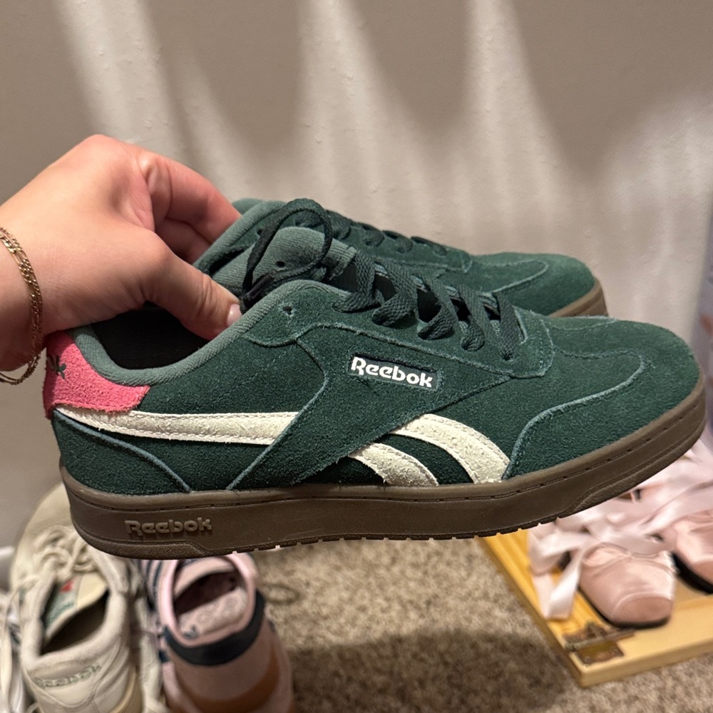 Reebok Forest Green and Pink Low-Tops